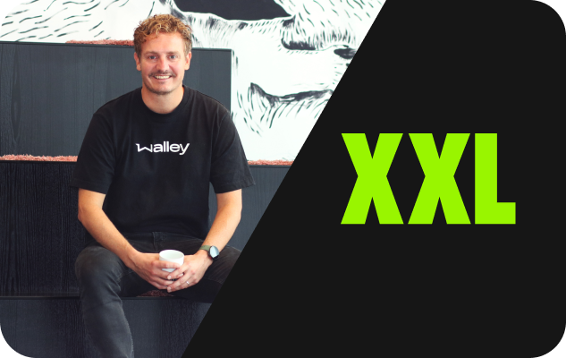 Portätt av David Hägg och XXL logo